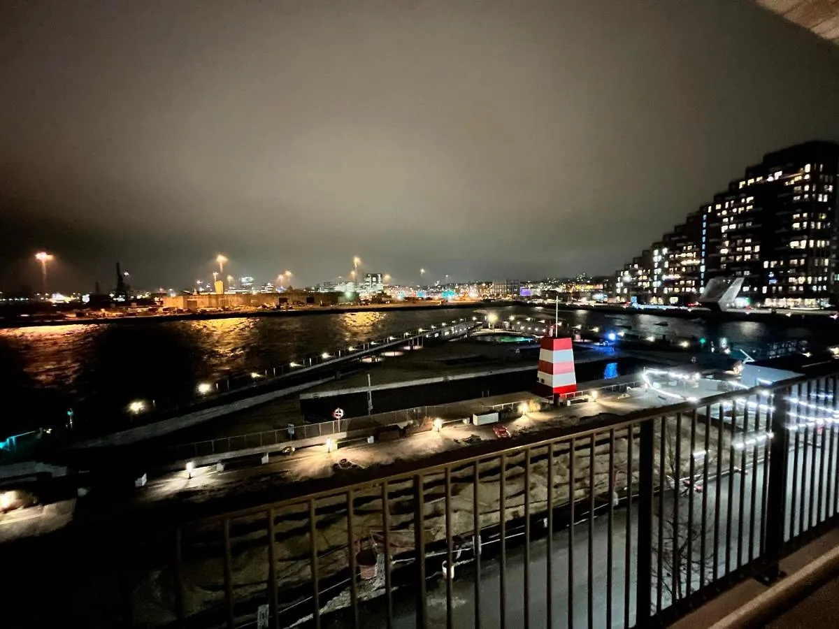 Apartment Directly To Seafront Of Bassin 7 With Big Balcony And Free Parking Århus