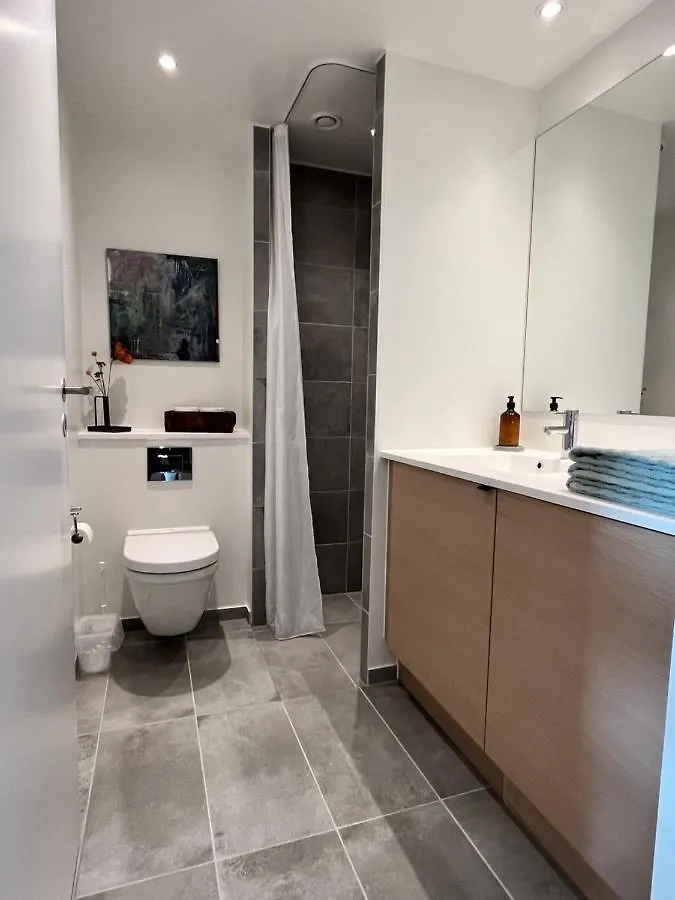 Apartment Directly To Seafront Of Bassin 7 With Big Balcony And Free Parking Aarhus