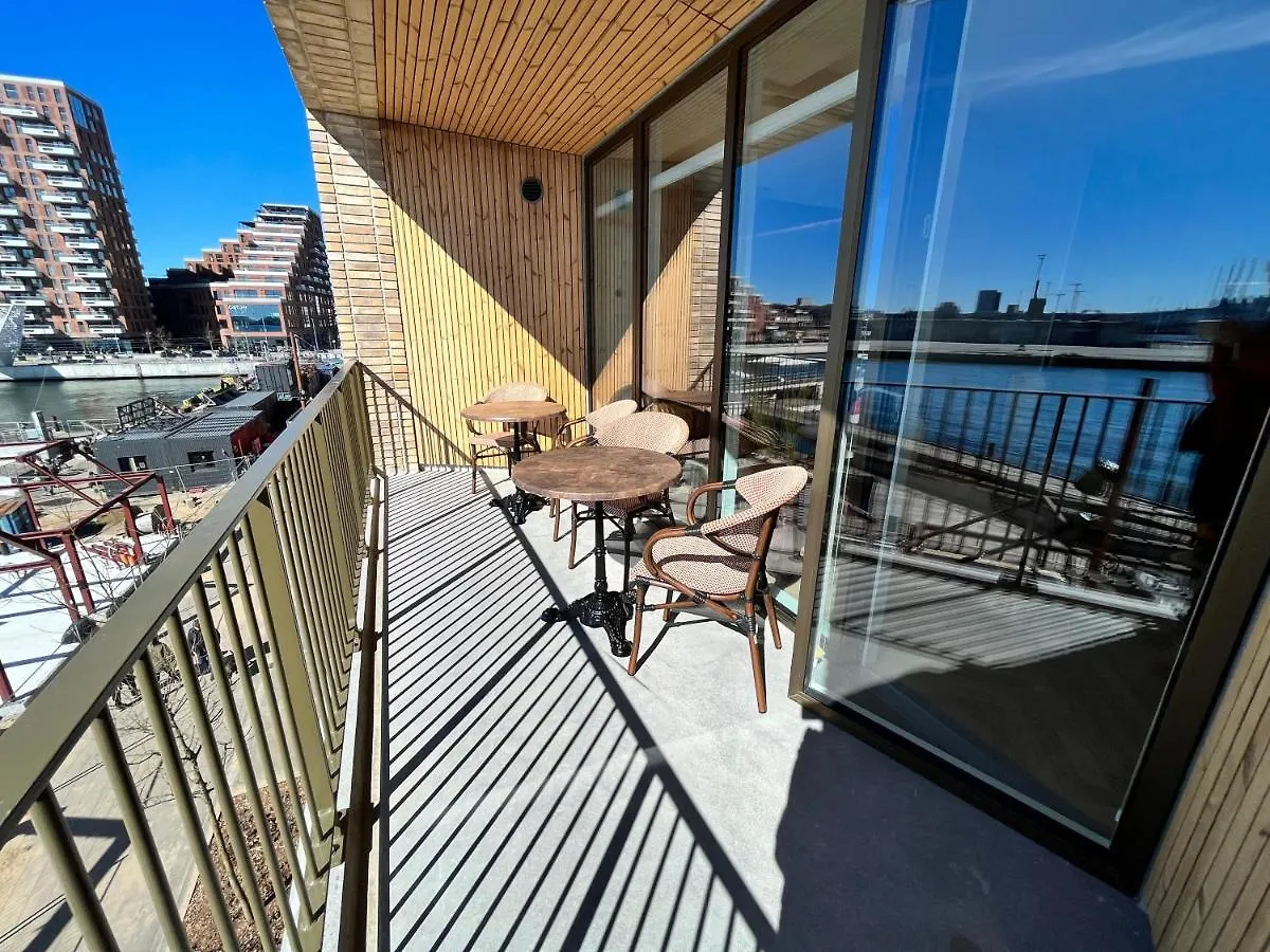 Apartment Directly To Seafront Of Bassin 7 With Big Balcony And Free Parking Århus